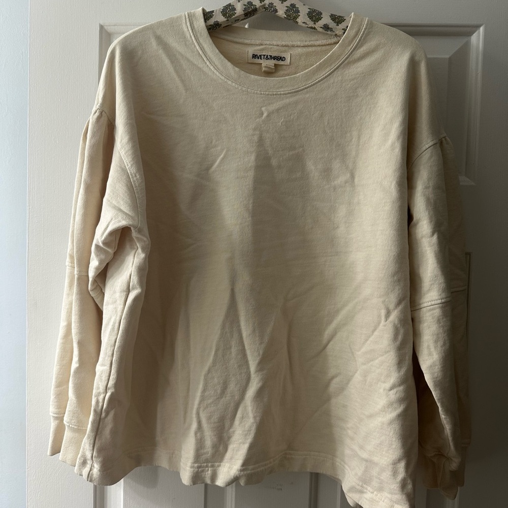 Cream sweatshirt with slight puff sleeve detail